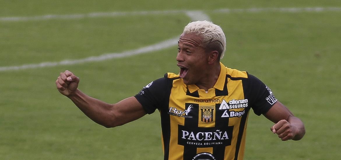 Jair Reinoso celebra el único gol del partido.