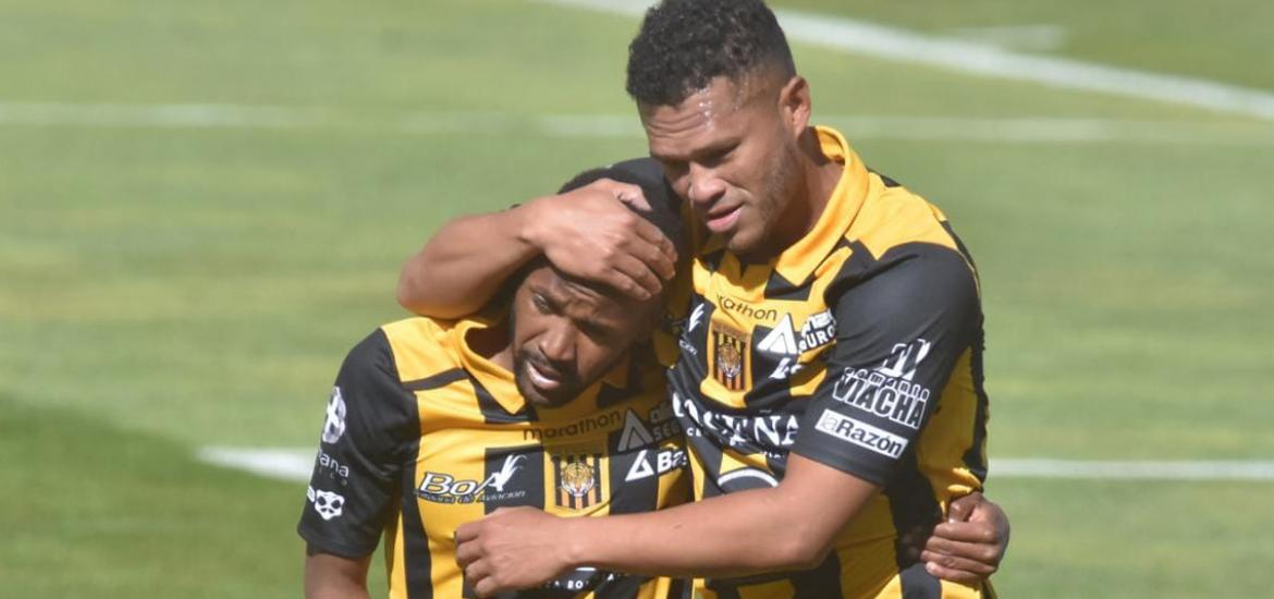 Blackburn y Barbosa celebran uno de los siete goles
