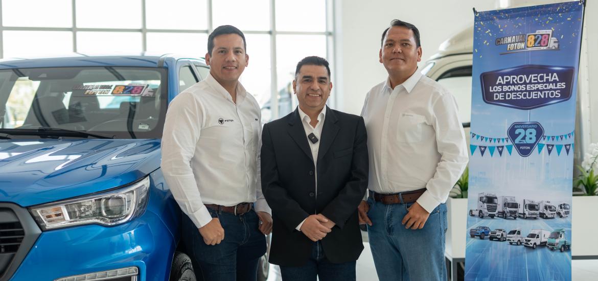 Rodrigo Rendón, Representante de la Fábrica Foton en Bolivia, Gabriela Montaño Jefe de producto y Cesar Sandoval, Jefe Comercial Nacional Div Pesados