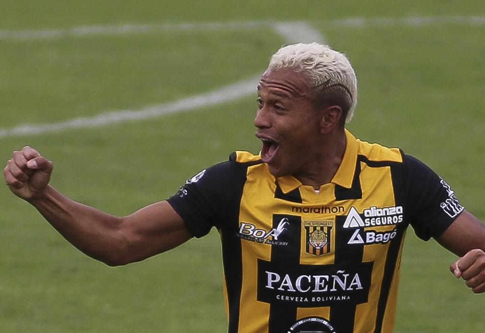 Jair Reinoso celebra el único gol del partido.