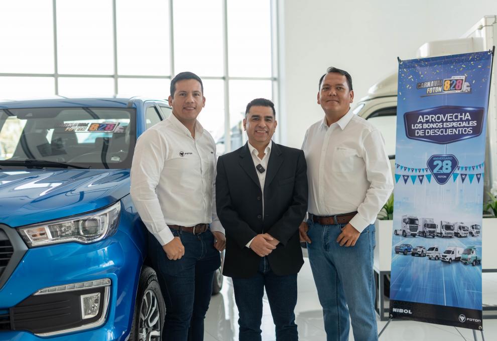 Rodrigo Rendón, Representante de la Fábrica Foton en Bolivia, Gabriela Montaño Jefe de producto y Cesar Sandoval, Jefe Comercial Nacional Div Pesados